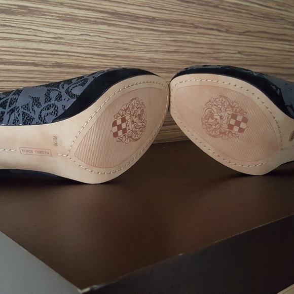 Vince Camuto Heels - Picture 4 of 6